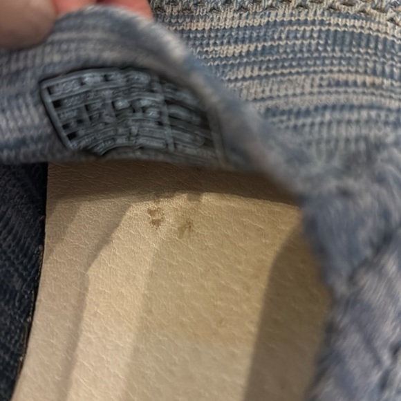 UGG slip-on loafers. Size 9. Engineered knit upper with Round toe design - Picture 6 of 11